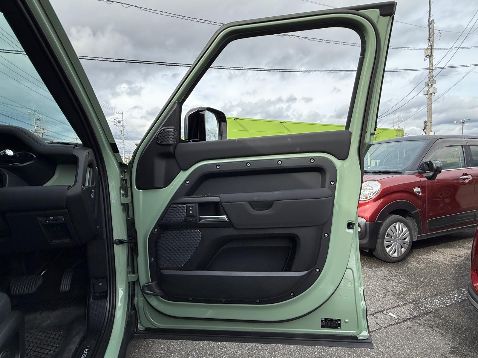 LAND ROVER DEFENDER