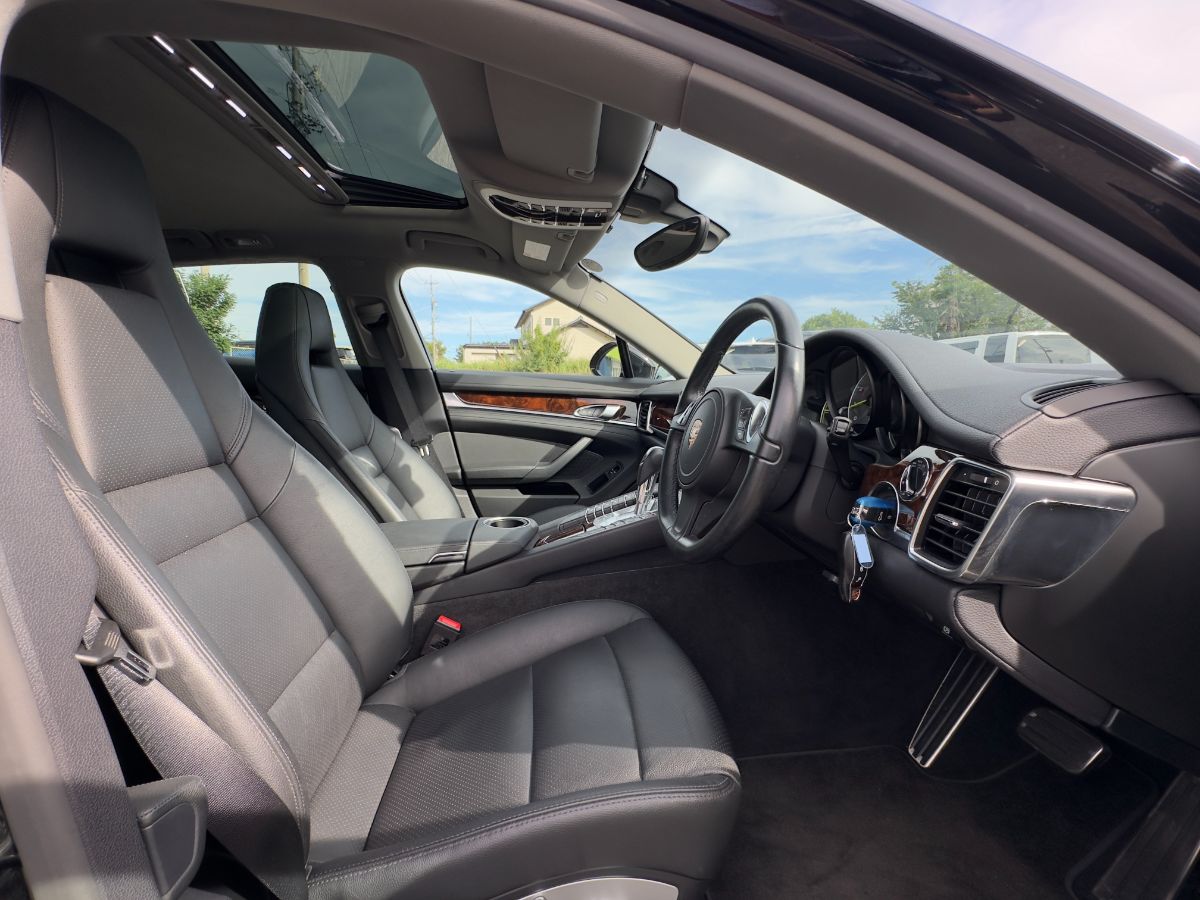 PORSCHE PANAMERA E-HYBRID - Thumbnail