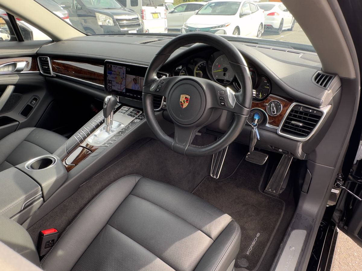 PORSCHE PANAMERA E-HYBRID - Thumbnail