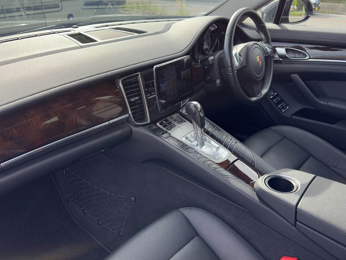 PORSCHE PANAMERA E-HYBRID - Thumbnail