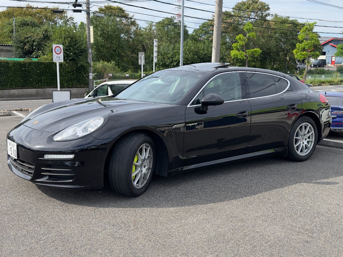 PORSCHE PANAMERA E-HYBRID - Thumbnail