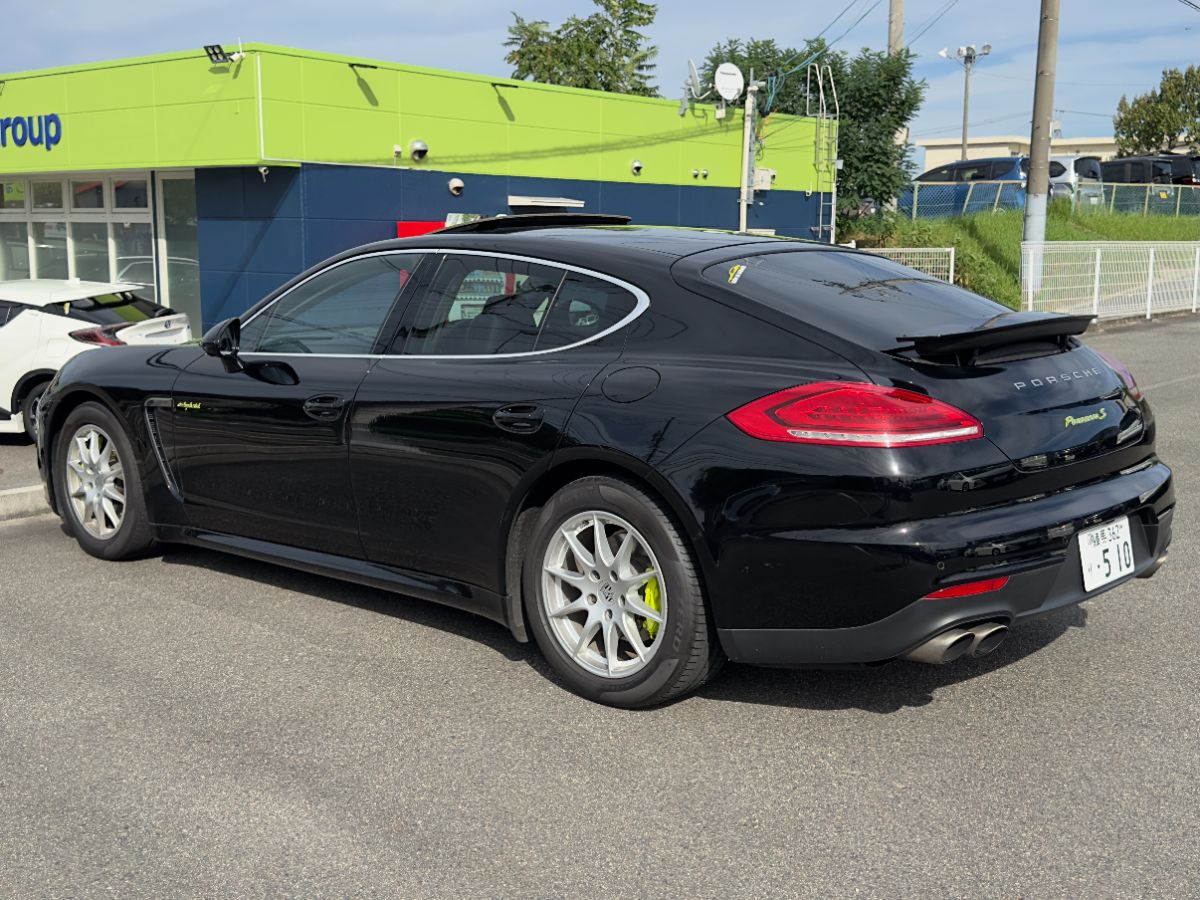 PORSCHE PANAMERA E-HYBRID - Thumbnail