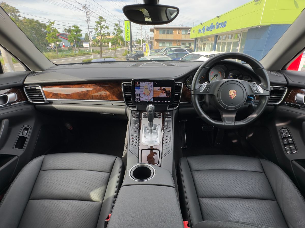PORSCHE PANAMERA E-HYBRID - Thumbnail