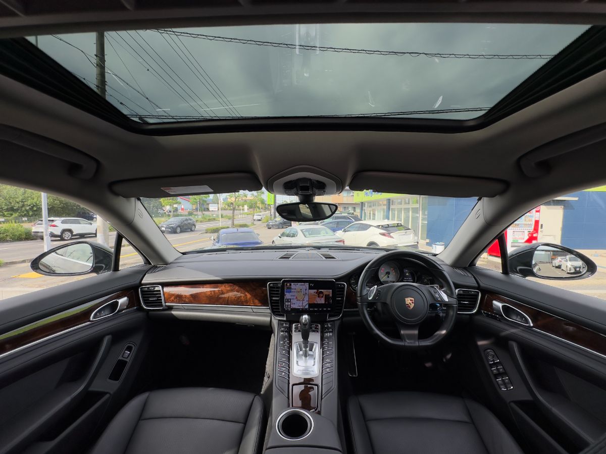PORSCHE PANAMERA E-HYBRID - Thumbnail
