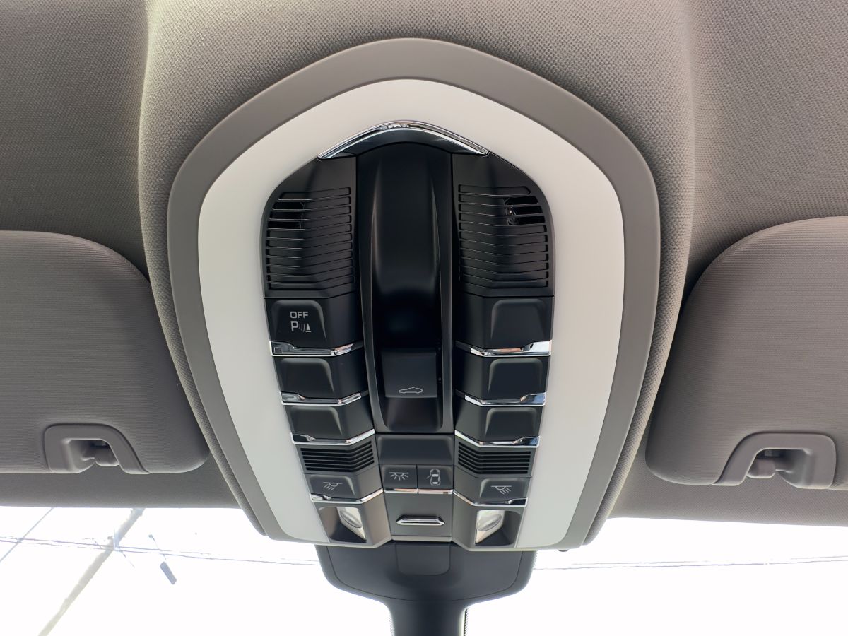 PORSCHE PANAMERA E-HYBRID - Thumbnail