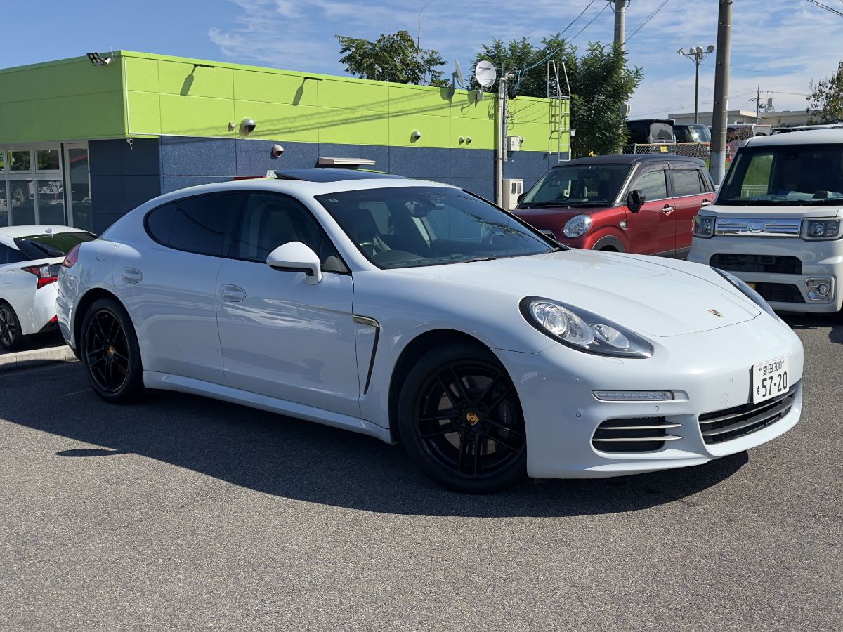 PORSCHE PANAMERA