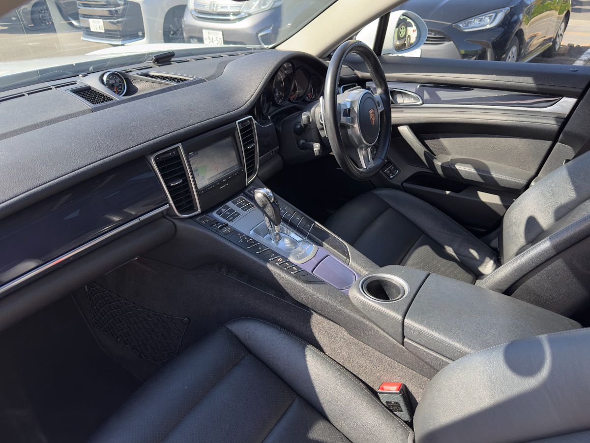 PORSCHE PANAMERA - Thumbnail