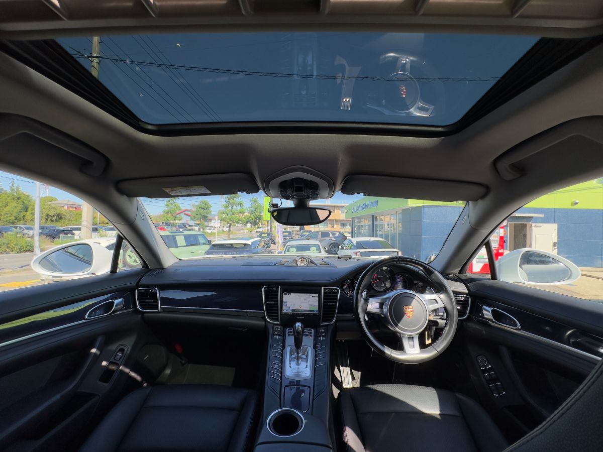 PORSCHE PANAMERA - Thumbnail