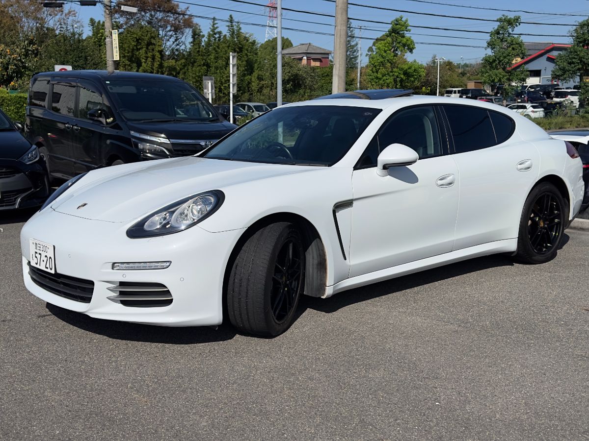 PORSCHE PANAMERA - Thumbnail