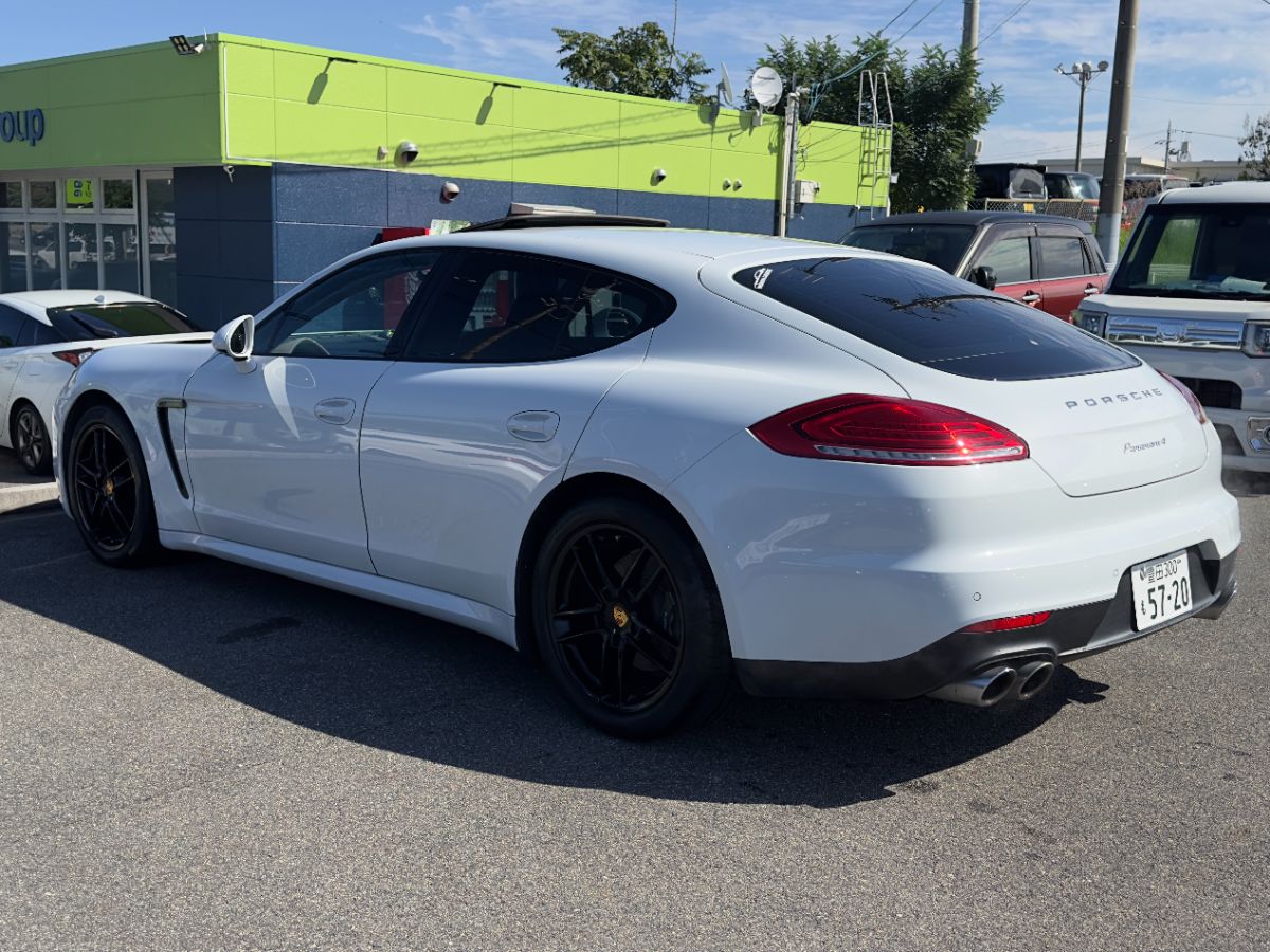 PORSCHE PANAMERA - Thumbnail