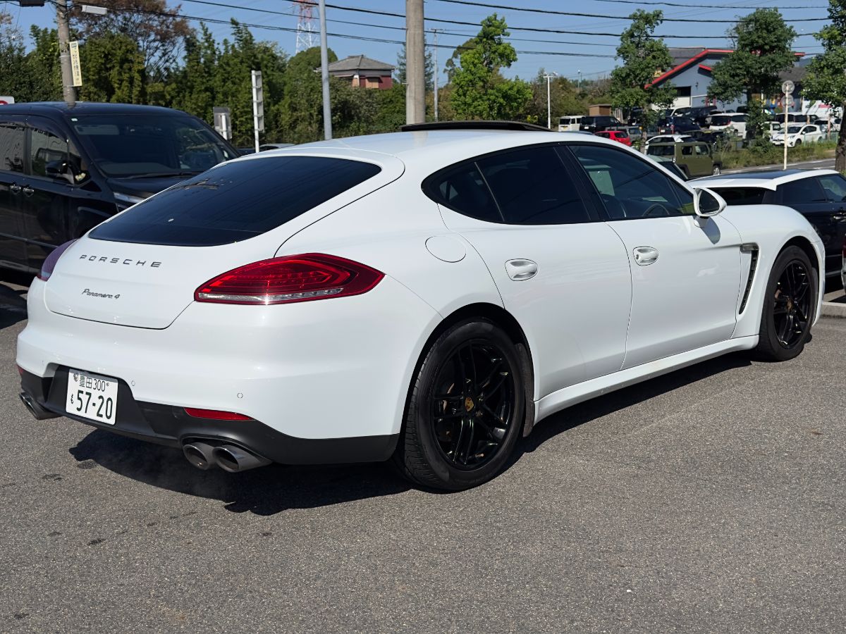 PORSCHE PANAMERA - Thumbnail