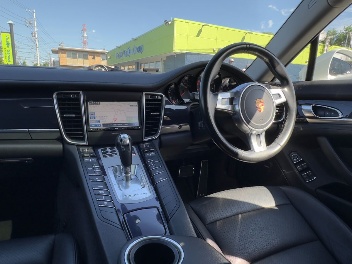 PORSCHE PANAMERA - Thumbnail
