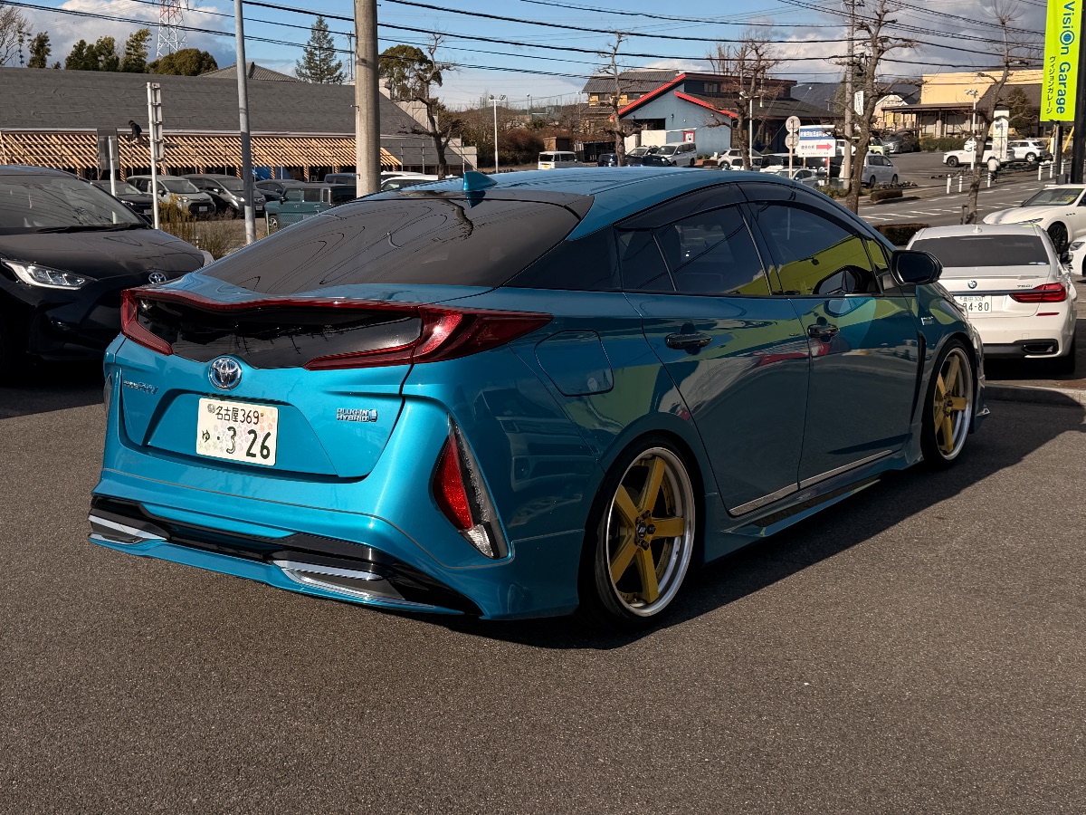TOYOTA PRIUS PHV